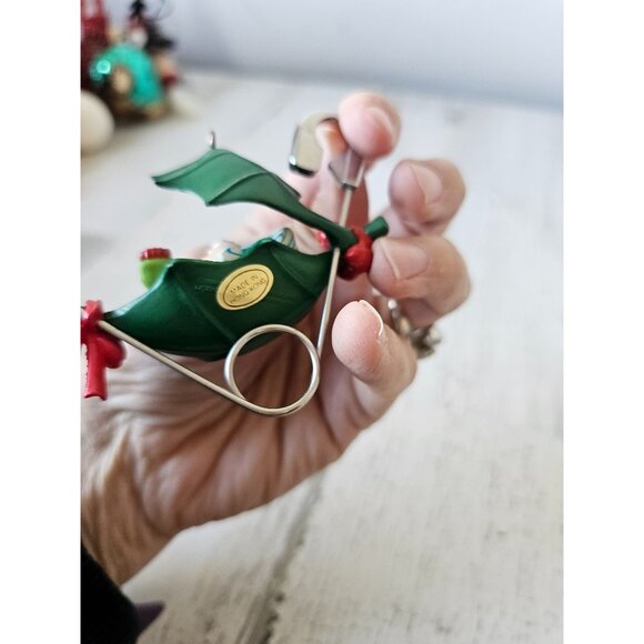 Enesco 1988 pin-up Santa safety pin poinsettia ornament vintage Xmas tree - Picture 5 of 9